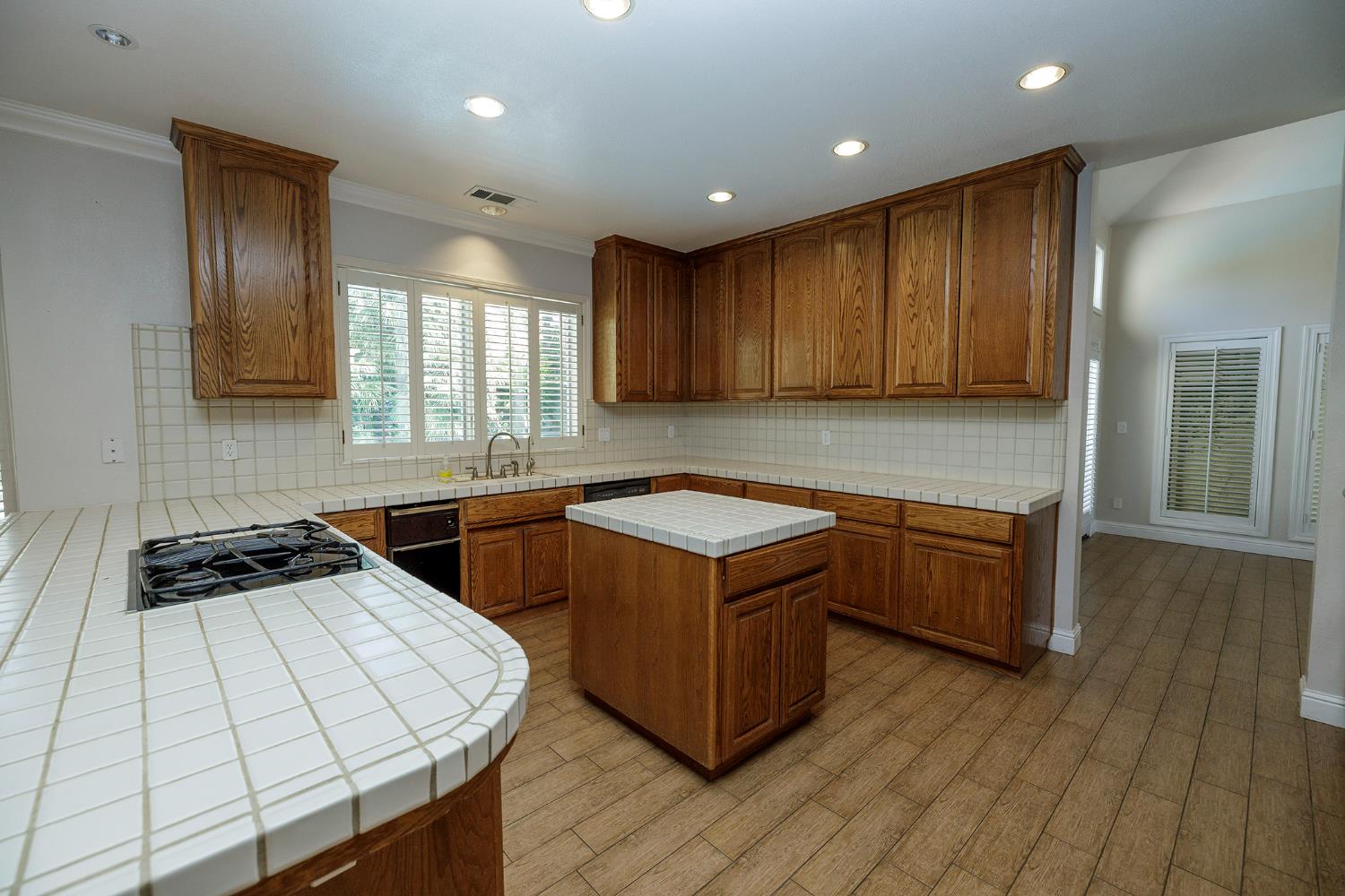 2708 Lake Front Ct, Modesto, CA 95355