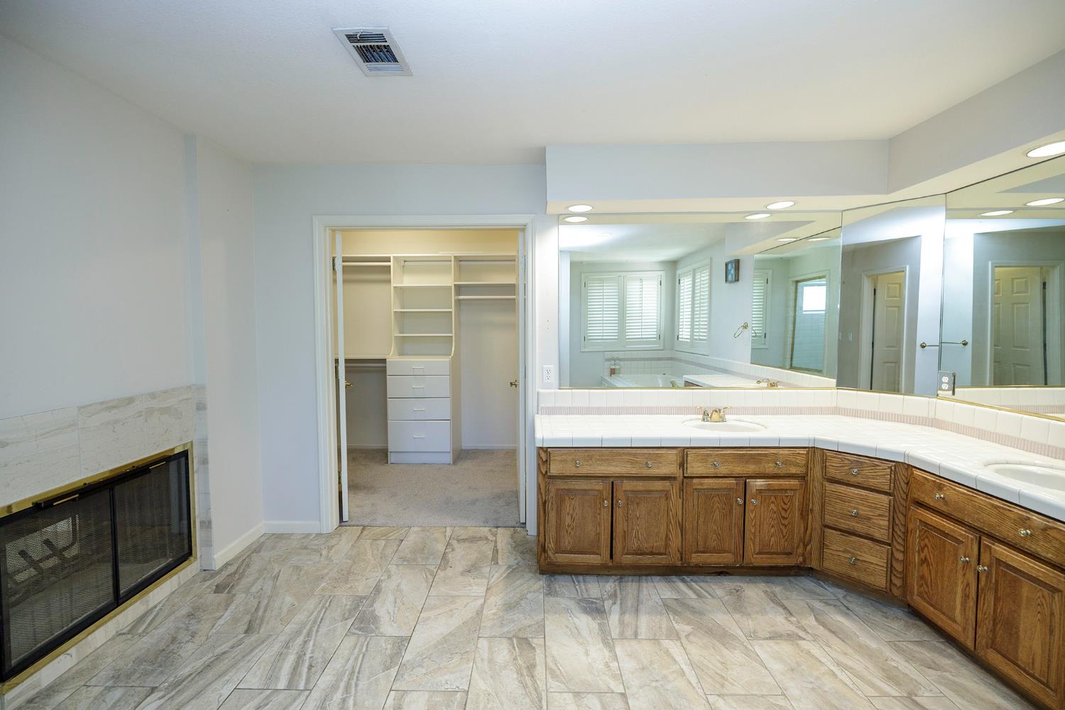 2708 Lake Front Ct, Modesto, CA 95355