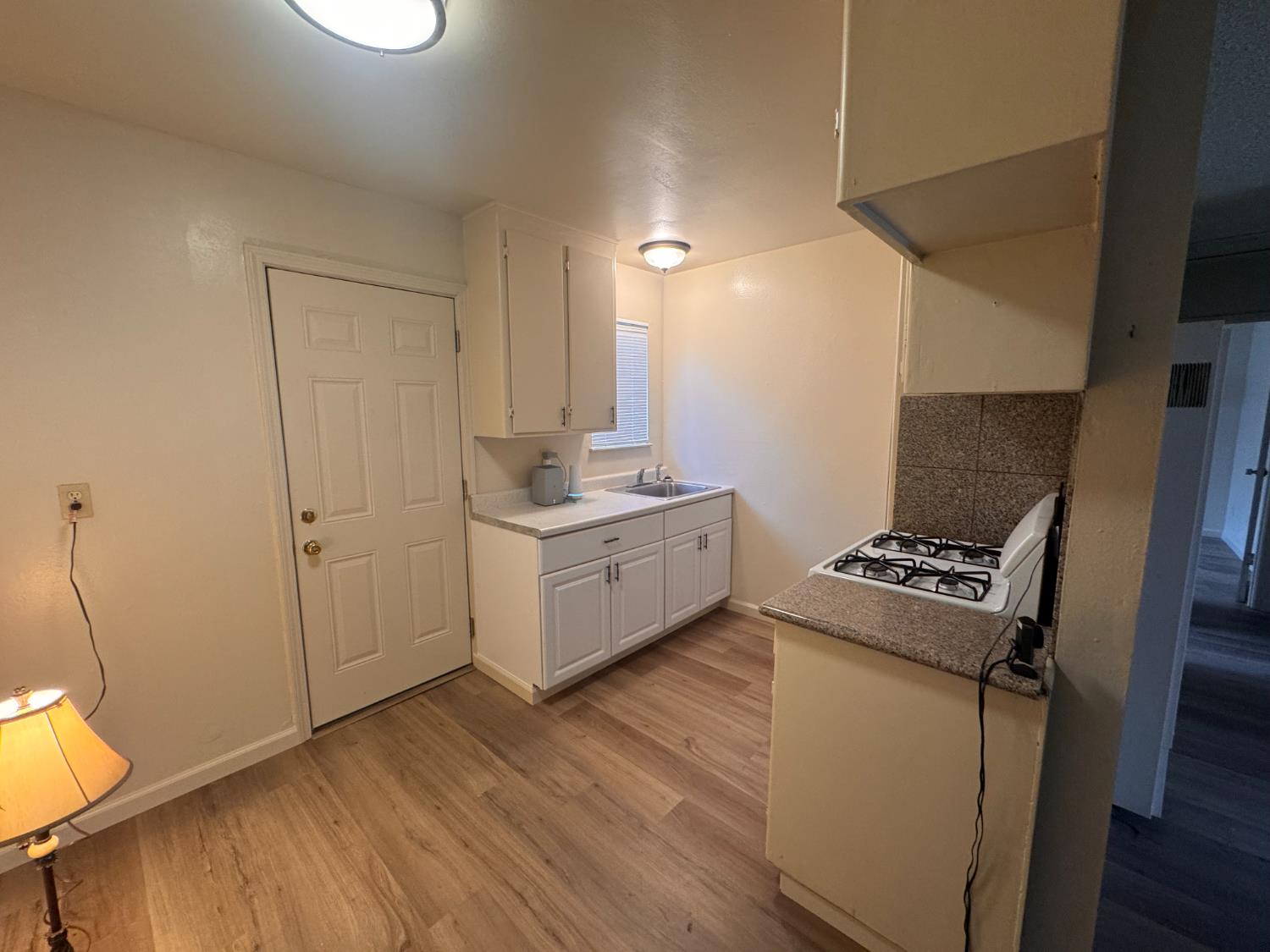 907 Empire Ave, Modesto, CA 95354