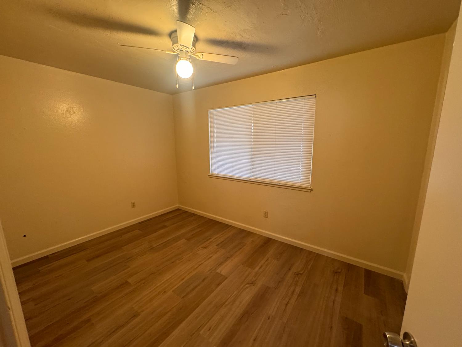 907 Empire Ave, Modesto, CA 95354