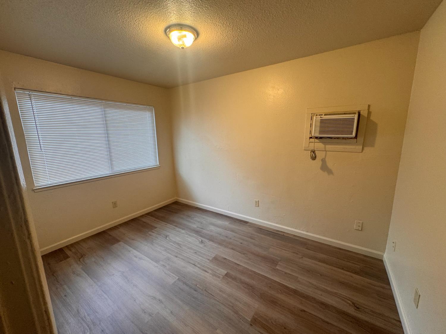 907 Empire Ave, Modesto, CA 95354