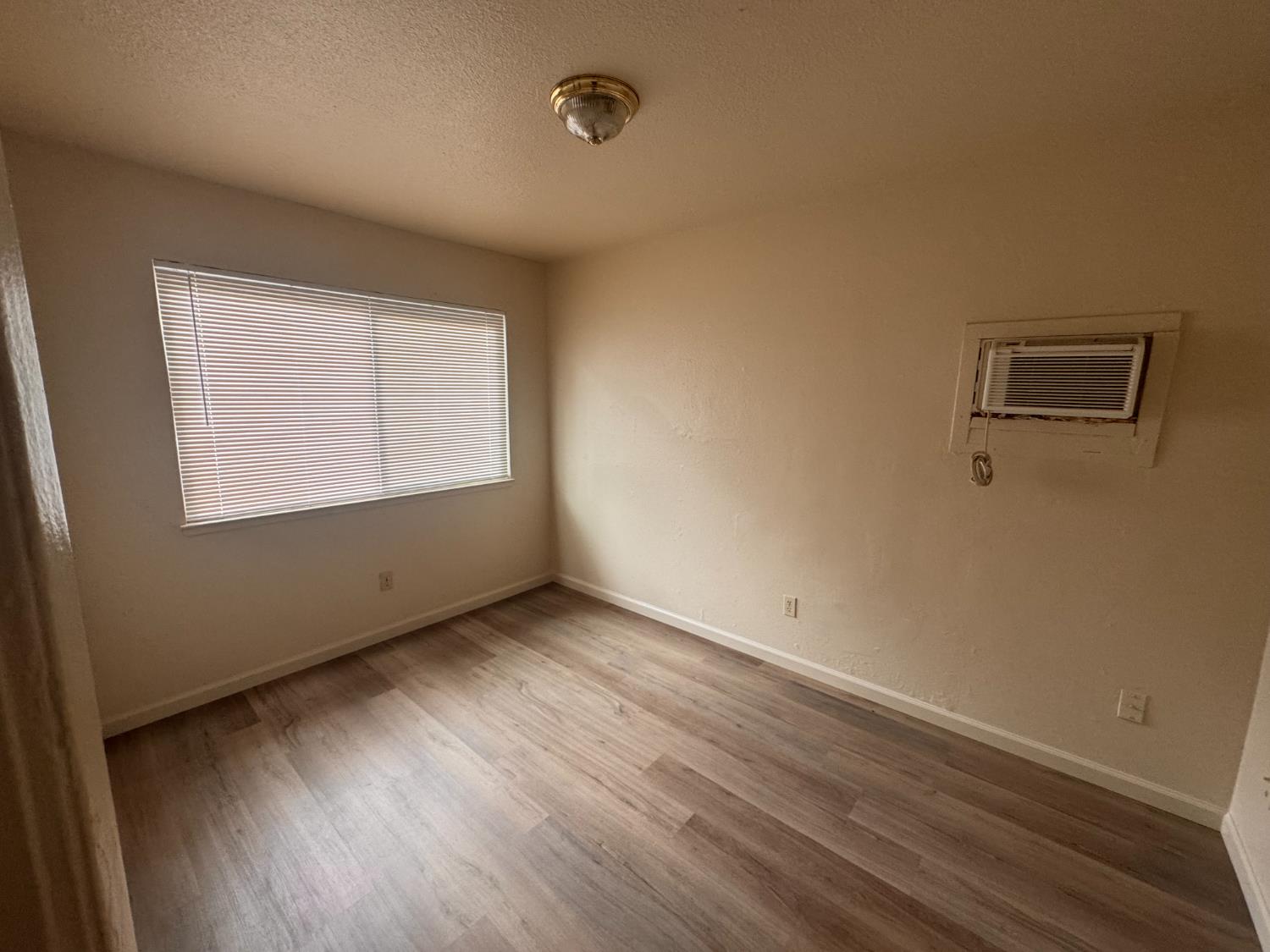 907 Empire Ave, Modesto, CA 95354