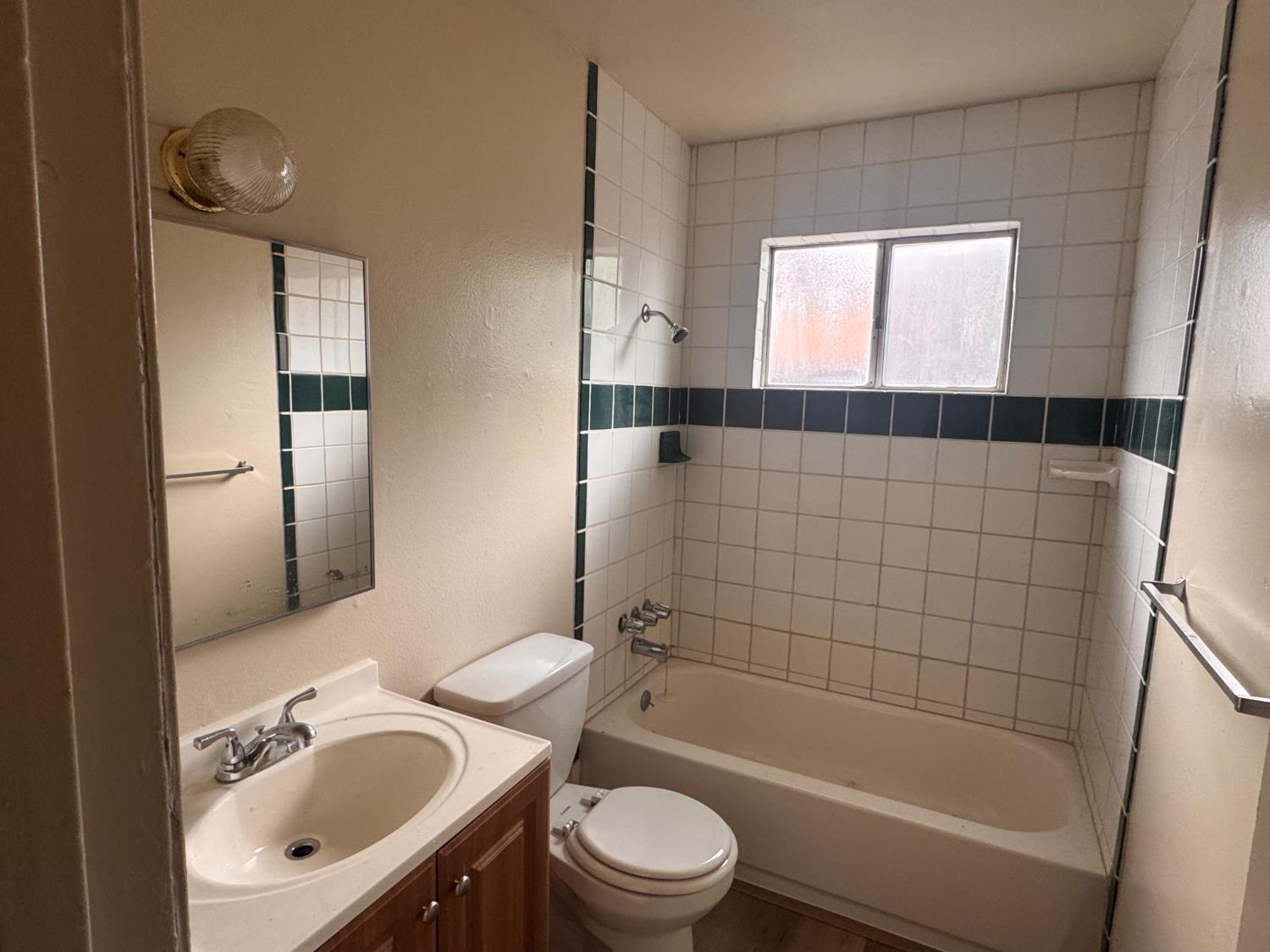 907 Empire Ave, Modesto, CA 95354