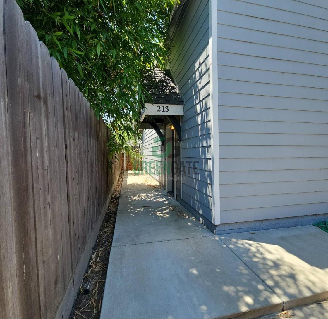 211 Virginia Ave, Modesto, CA 95354