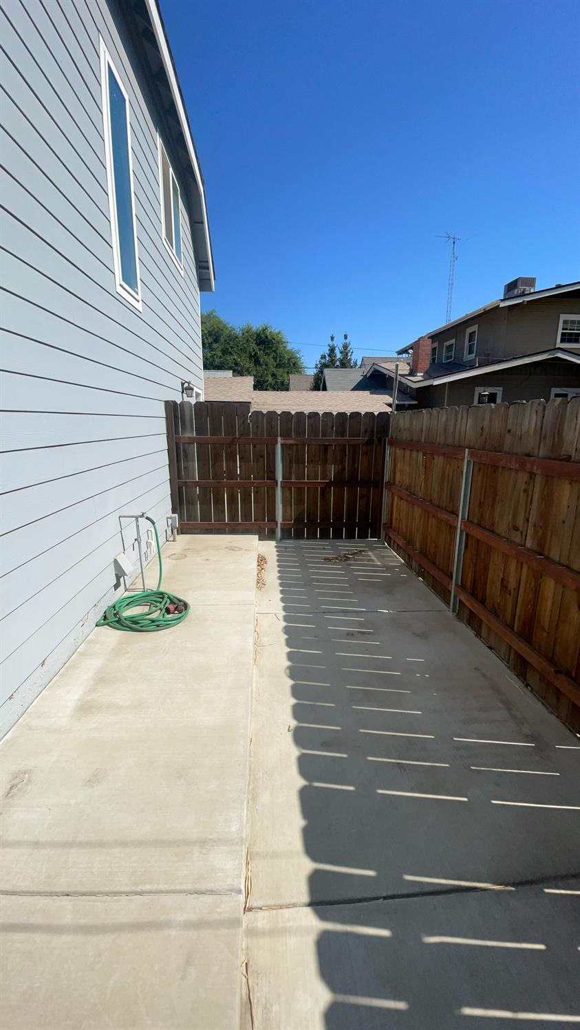 211 Virginia Ave, Modesto, CA 95354