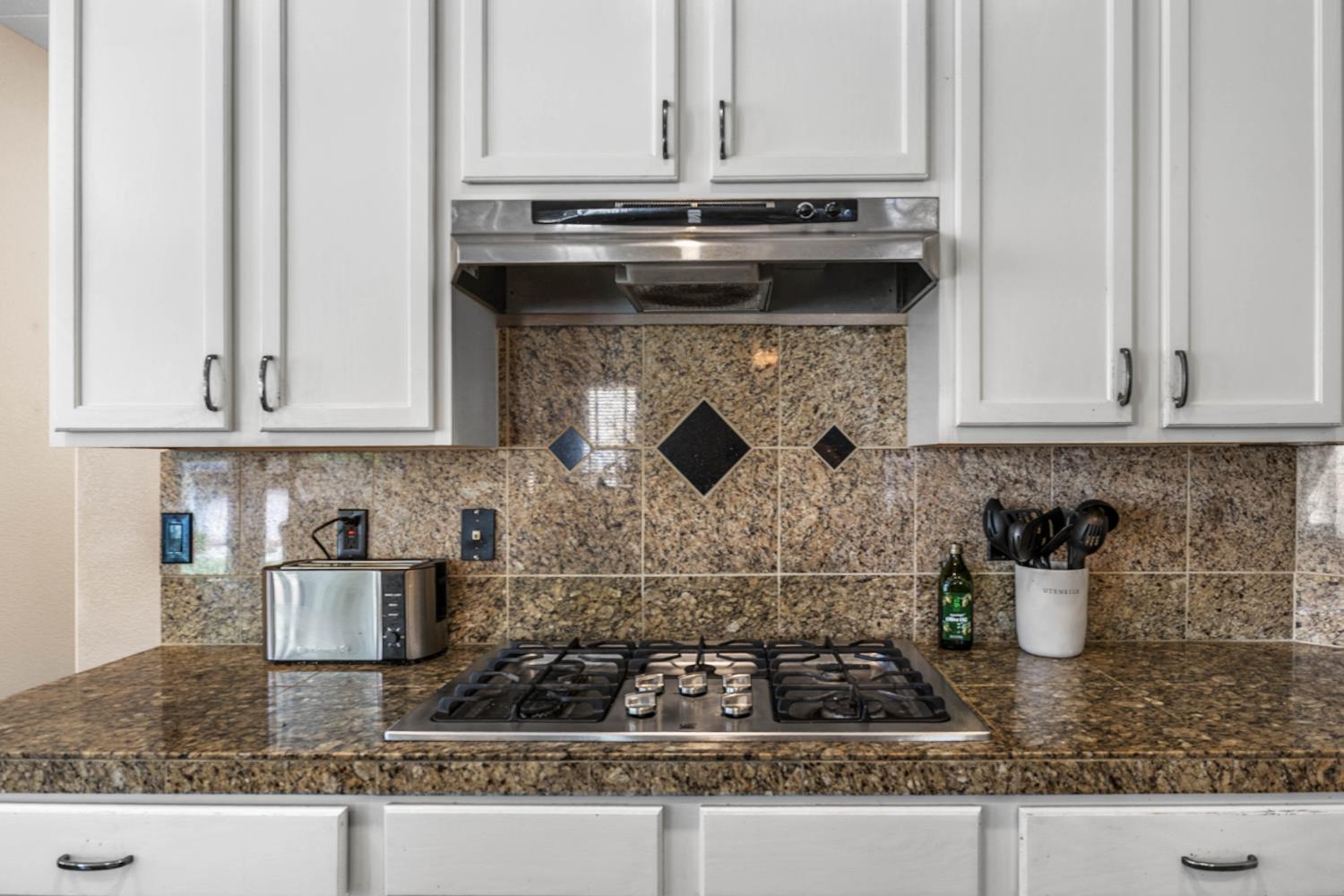 1777 Daniel Dr, Ripon, CA 95366