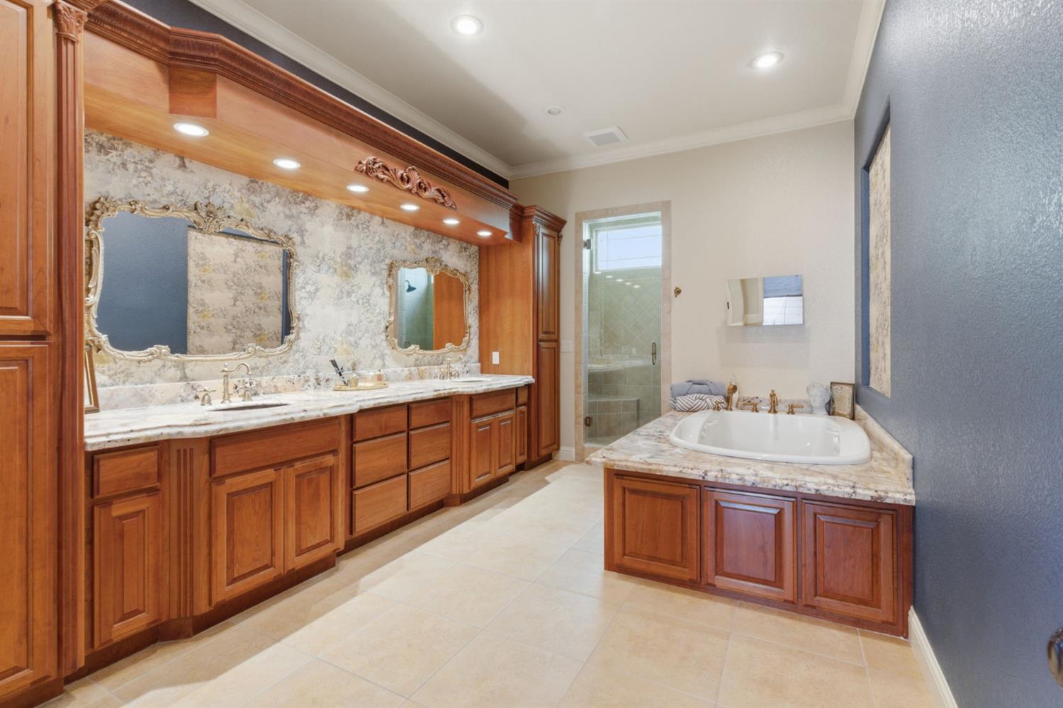 1418 Riverview Cir #E, Ripon, CA 95366