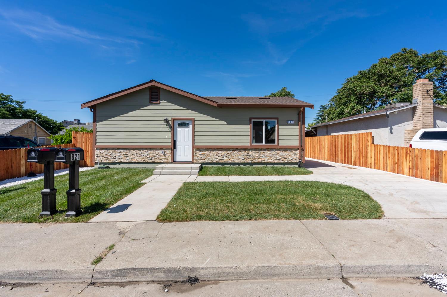 821 Nevada St, Manteca, CA 95337