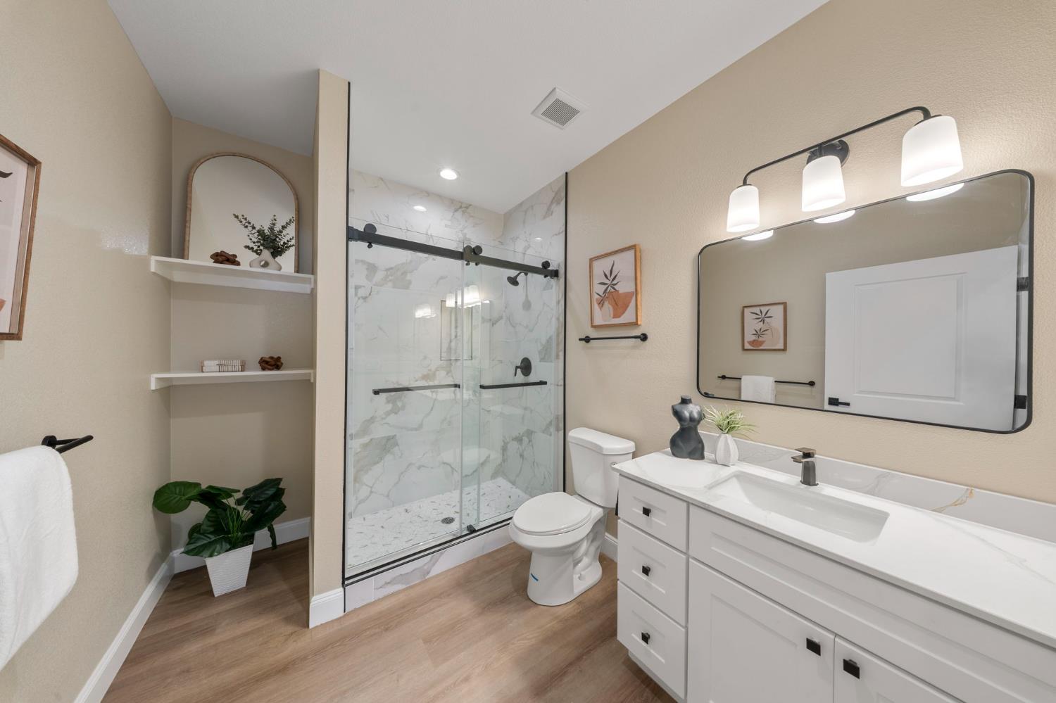 821 Nevada St, Manteca, CA 95337