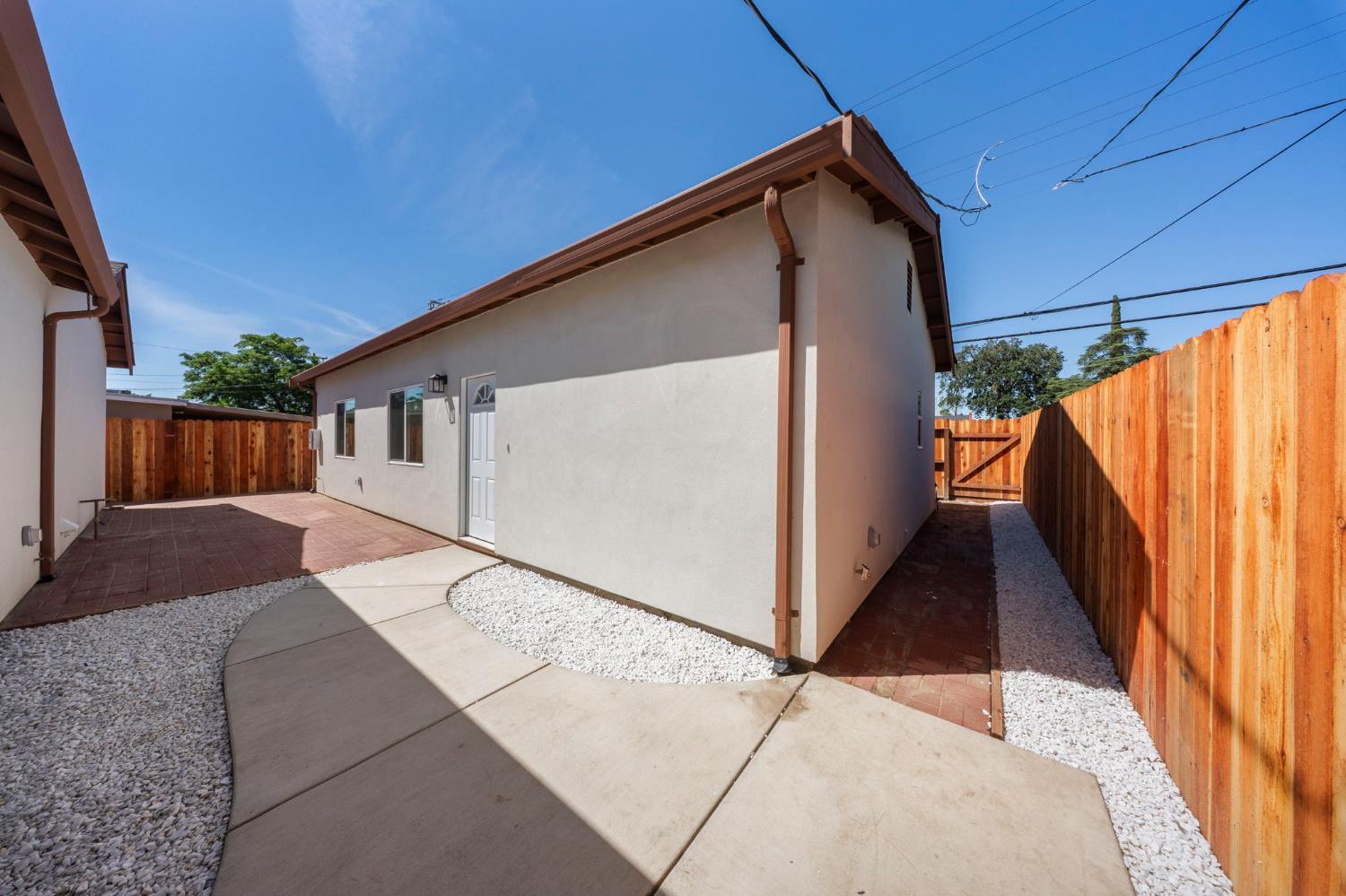 821 Nevada St, Manteca, CA 95337