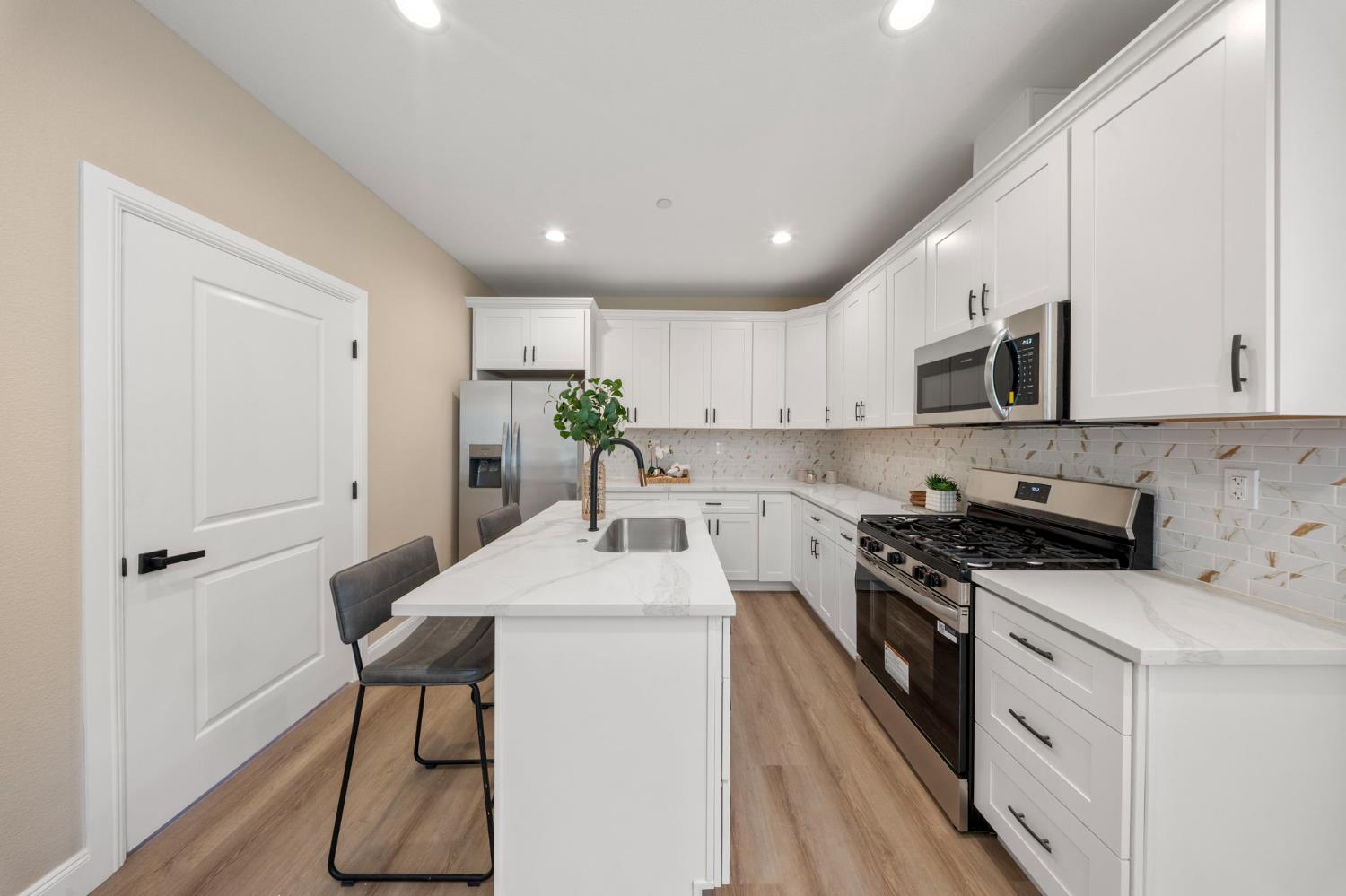 821 Nevada St, Manteca, CA 95337