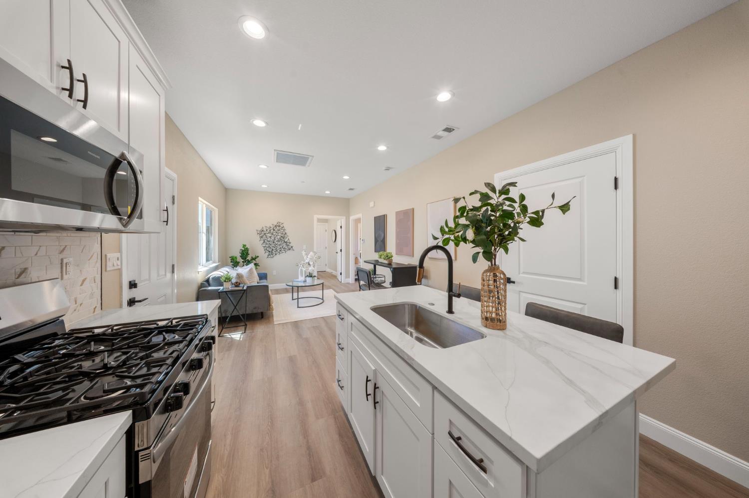 821 Nevada St, Manteca, CA 95337