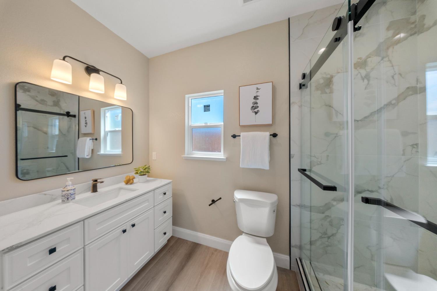 821 Nevada St, Manteca, CA 95337