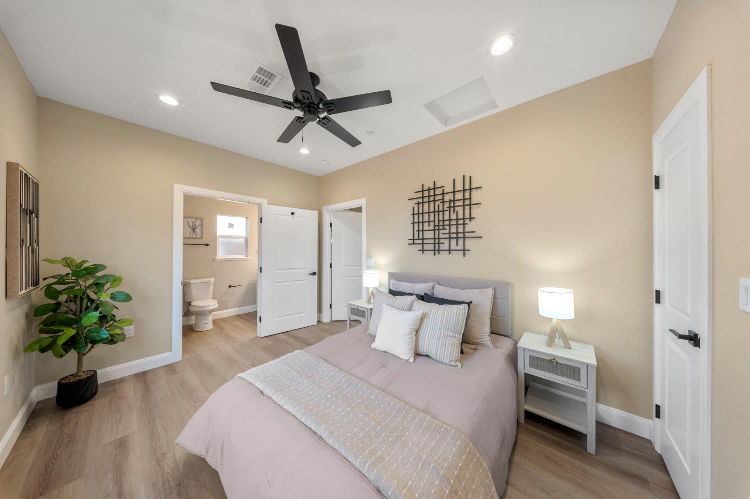 821 Nevada St, Manteca, CA 95337