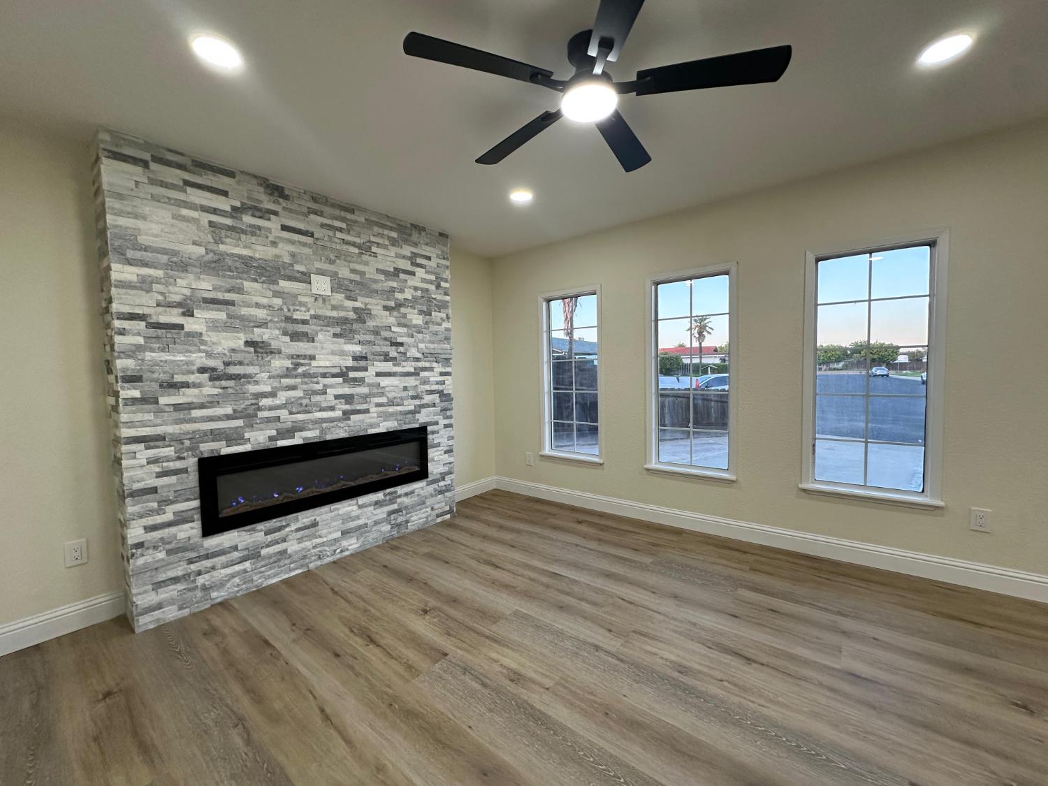 13000 Lorenzo Ct, Hickman, CA 95323