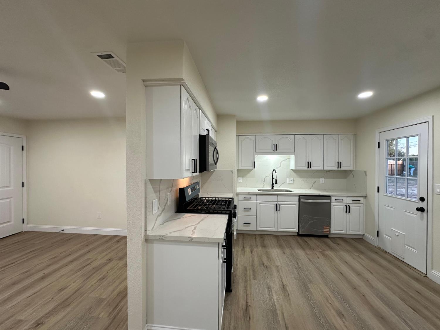 13000 Lorenzo Ct, Hickman, CA 95323