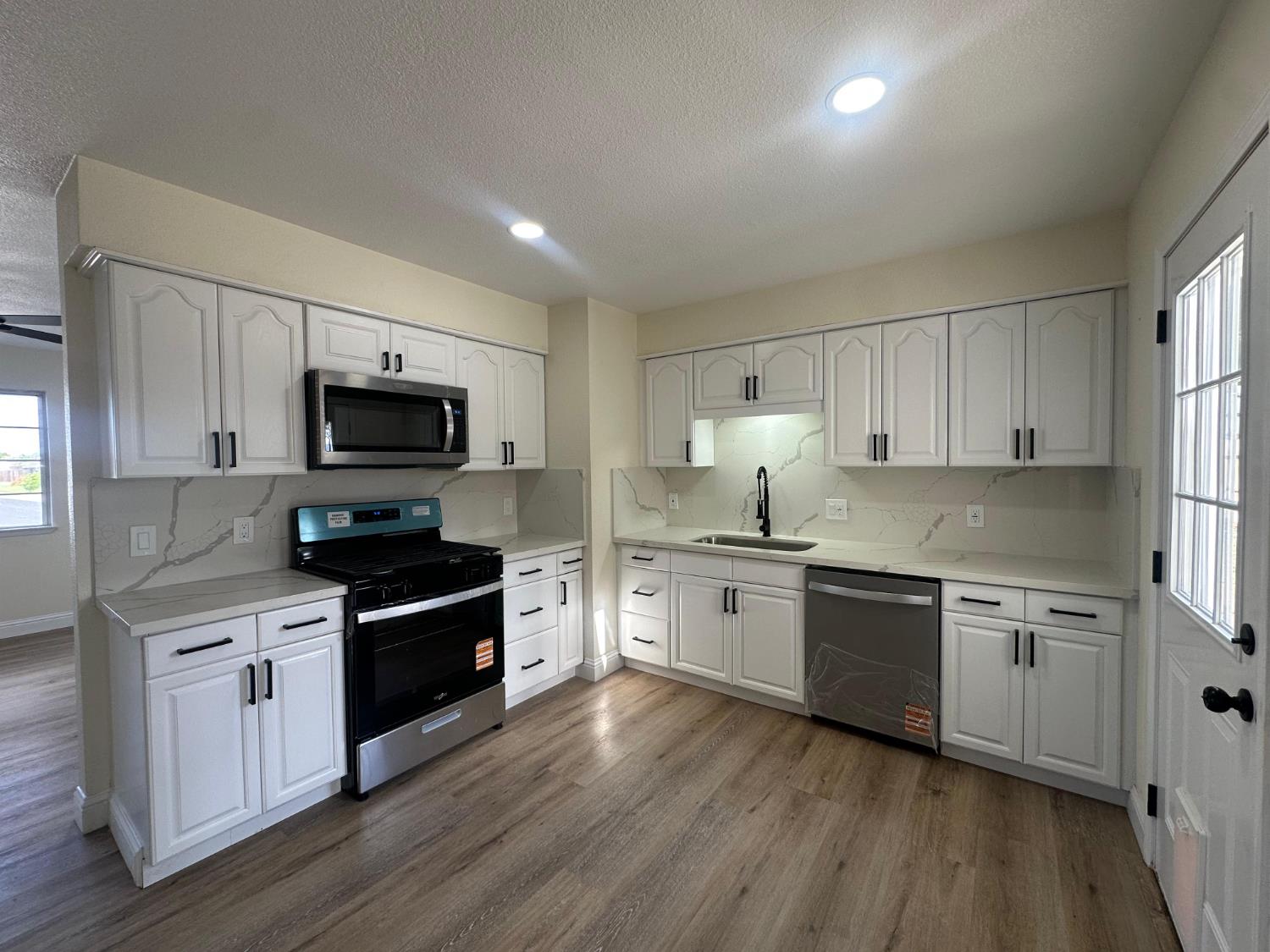 13000 Lorenzo Ct, Hickman, CA 95323