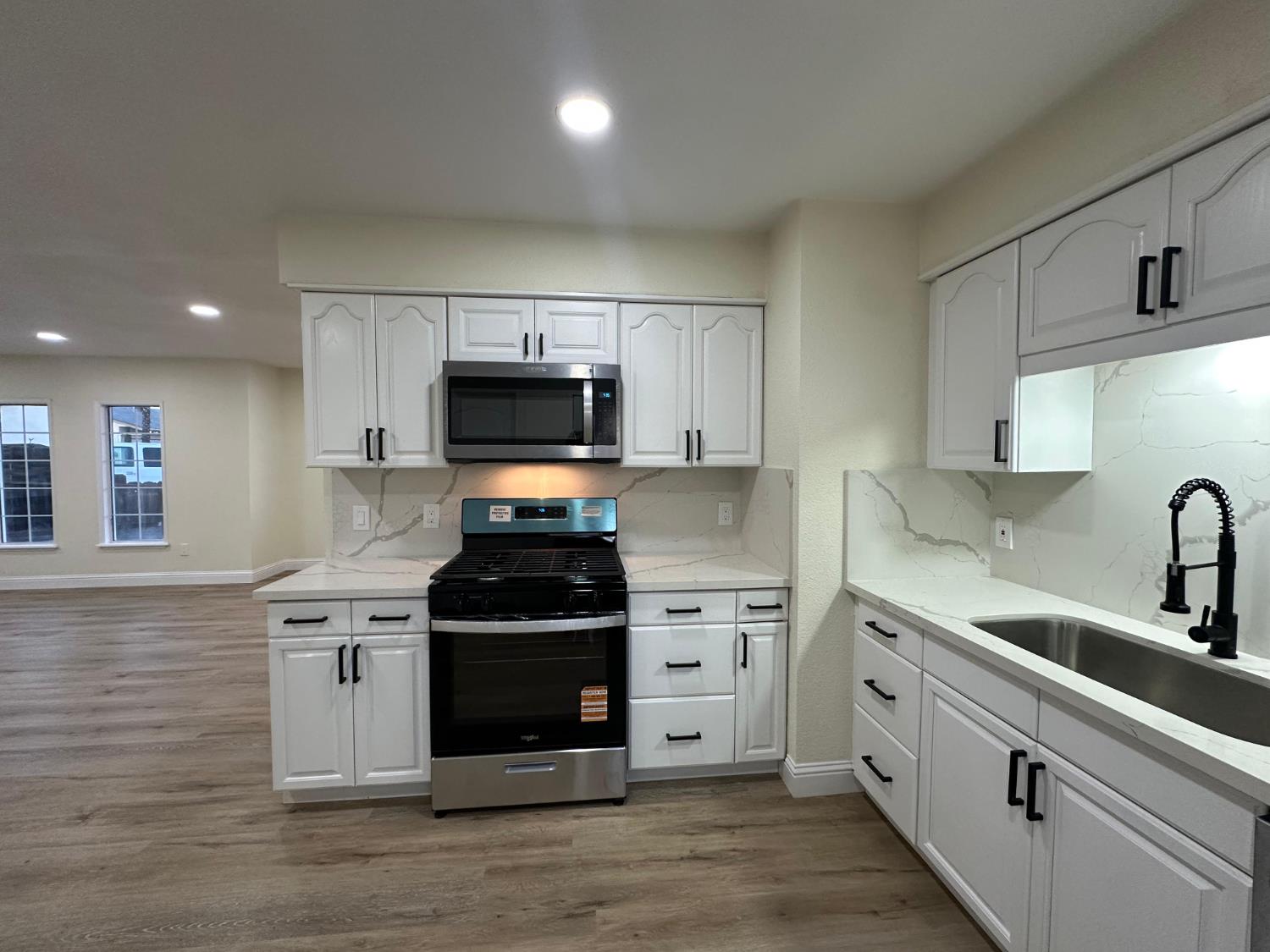 13000 Lorenzo Ct, Hickman, CA 95323