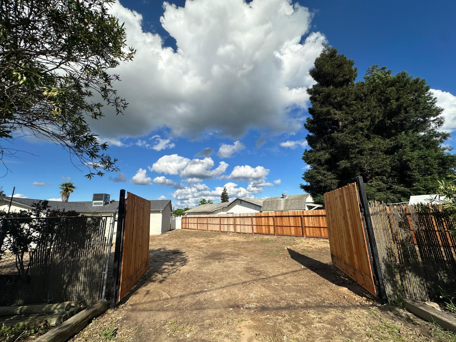 13000 Lorenzo Ct, Hickman, CA 95323