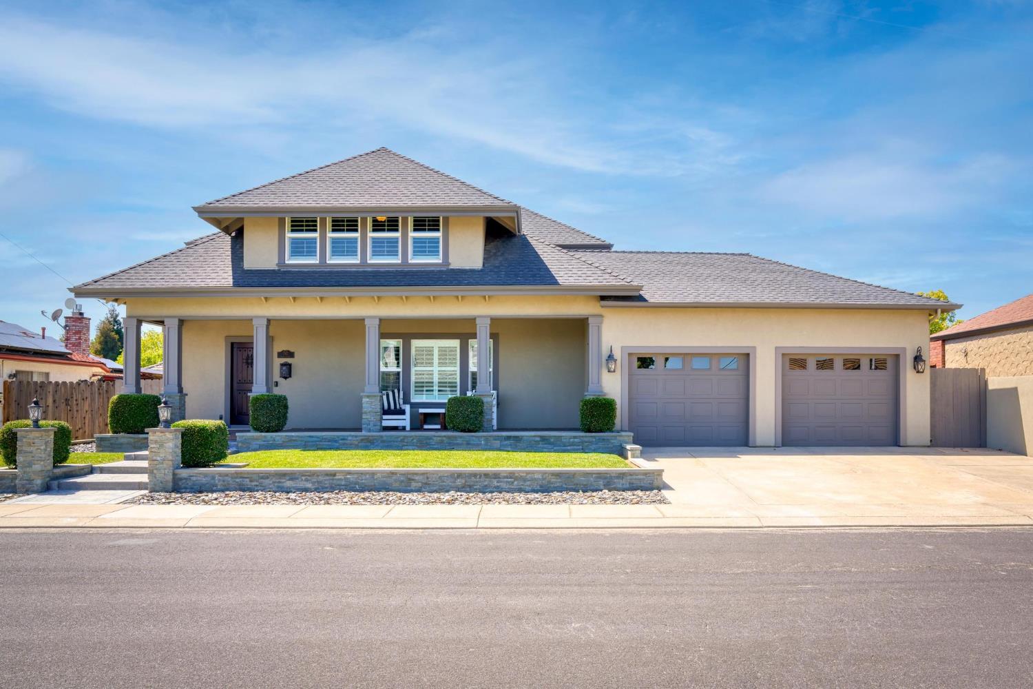 747 Palm Ave, Ripon, CA 95366