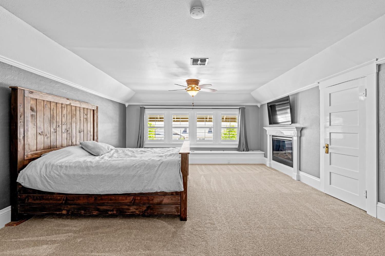 747 Palm Ave, Ripon, CA 95366