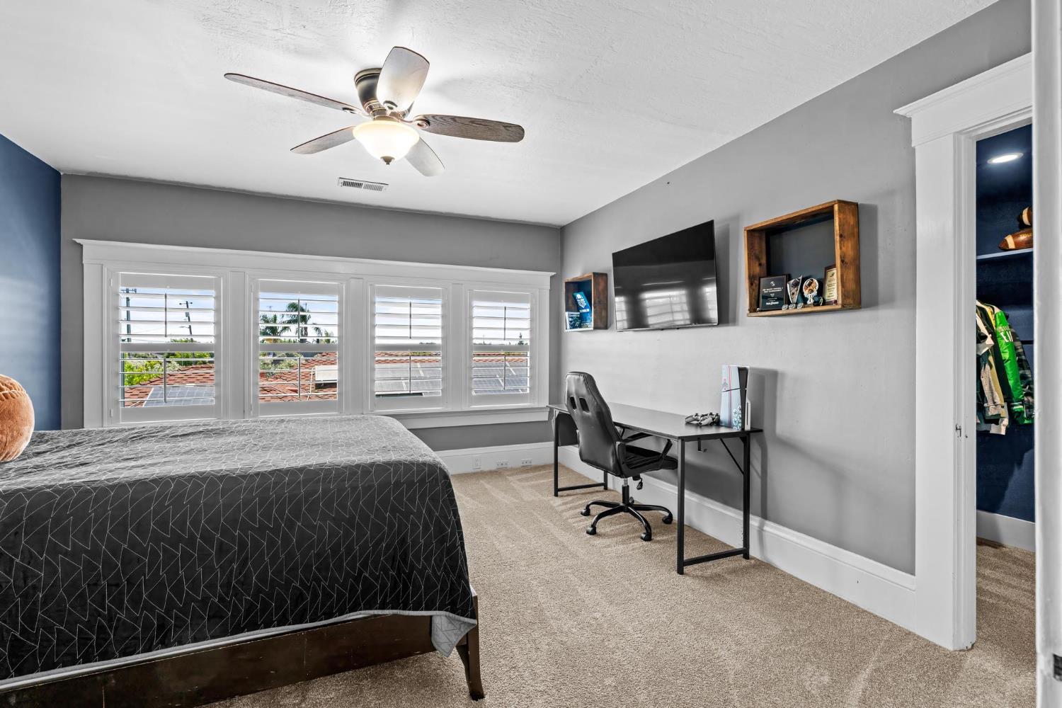 747 Palm Ave, Ripon, CA 95366