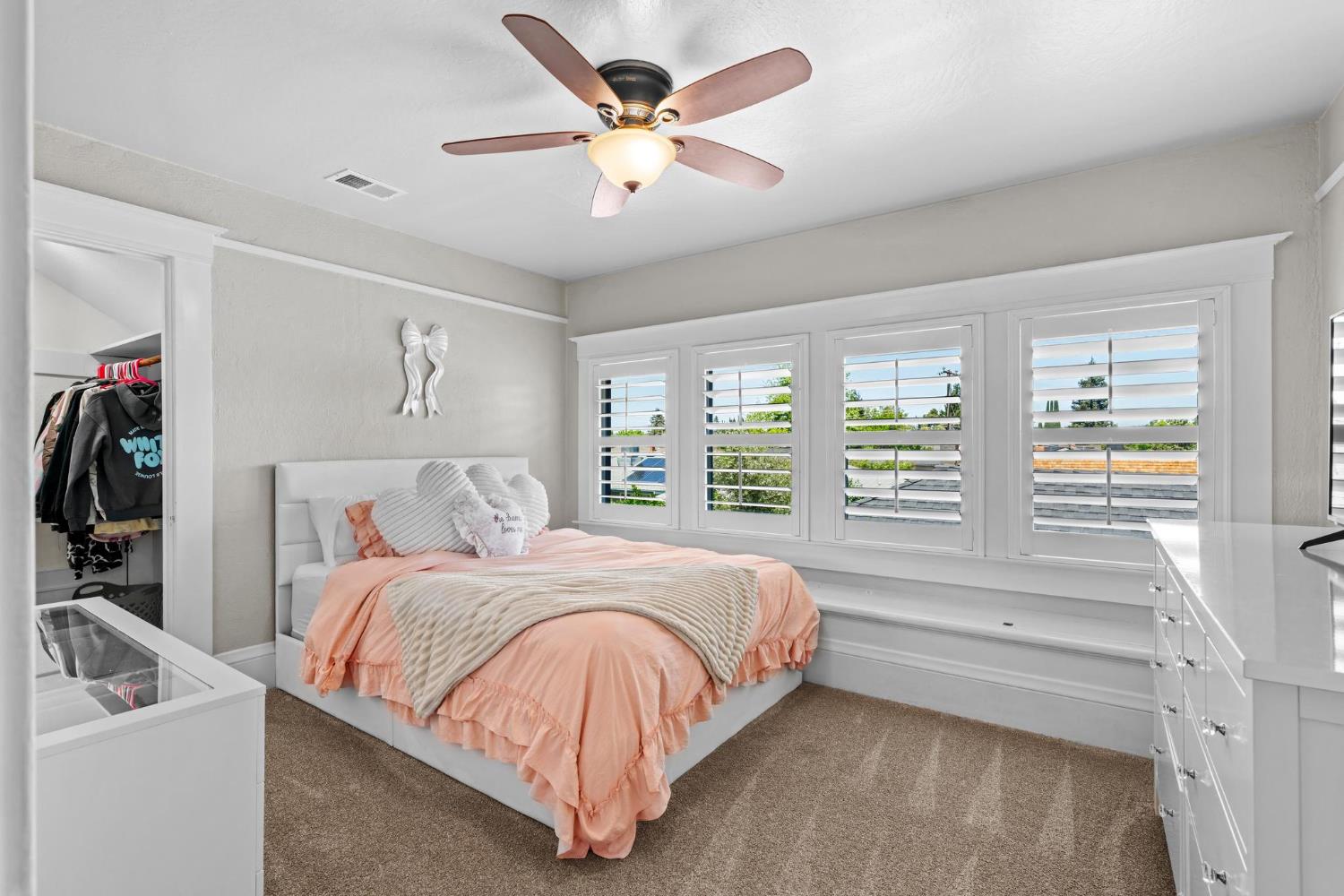 747 Palm Ave, Ripon, CA 95366