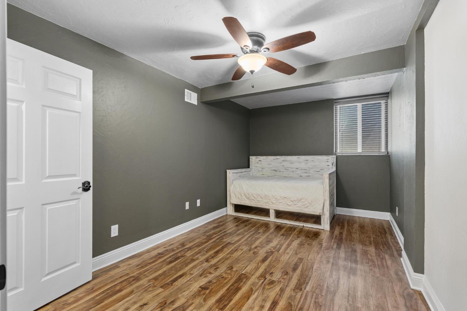 747 Palm Ave, Ripon, CA 95366