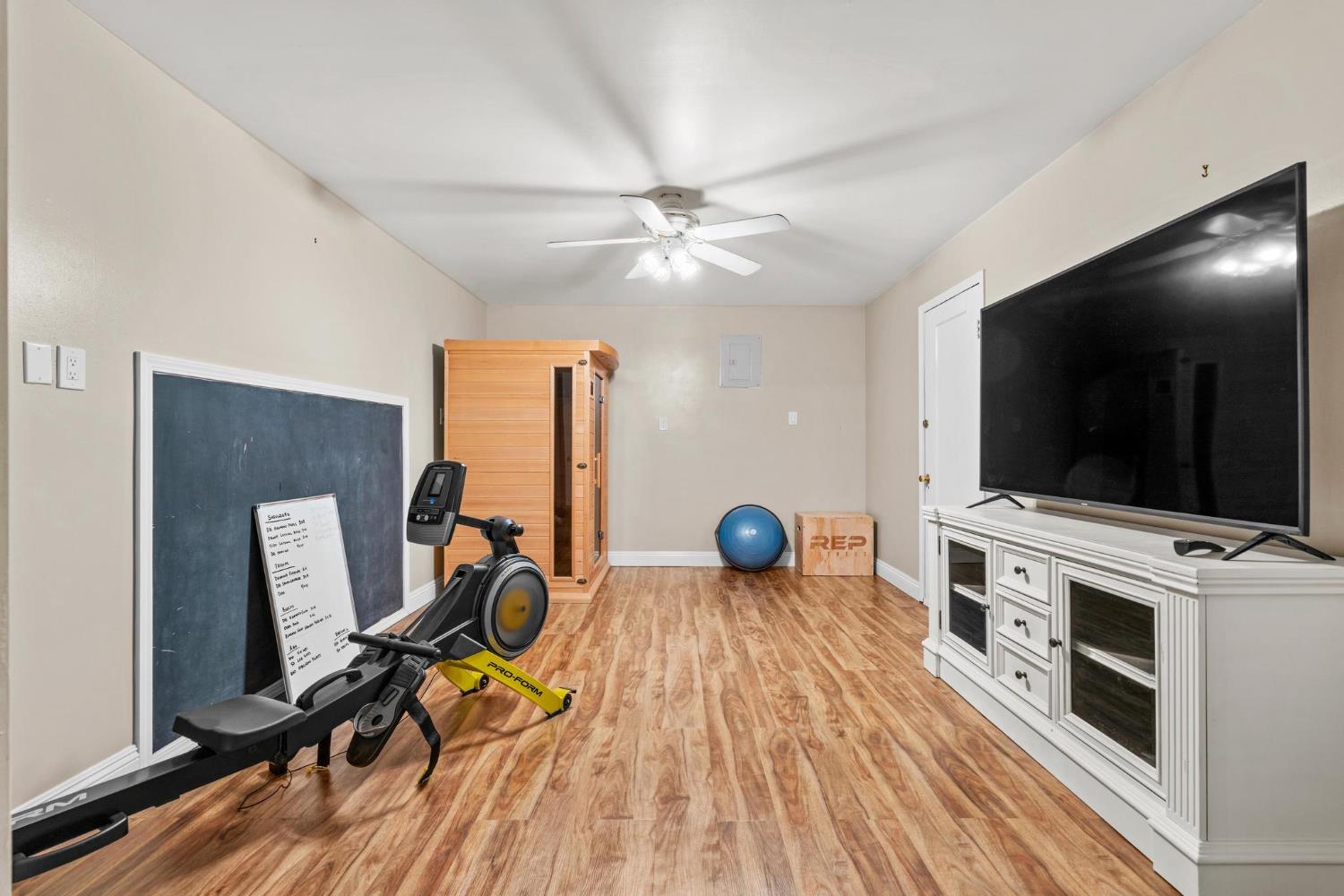 747 Palm Ave, Ripon, CA 95366