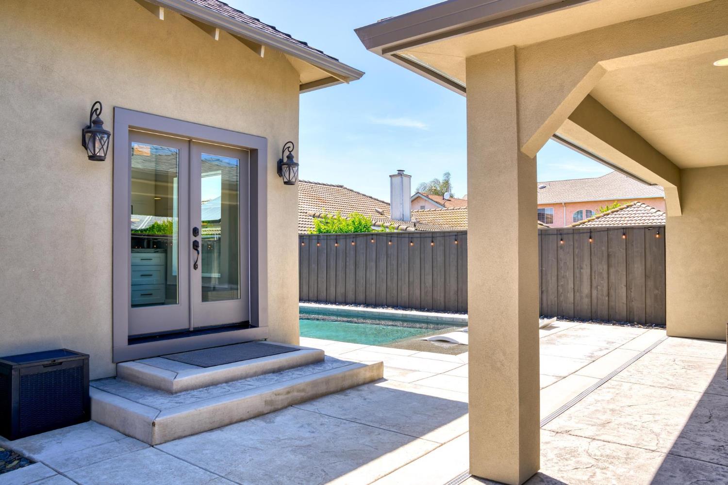 747 Palm Ave, Ripon, CA 95366