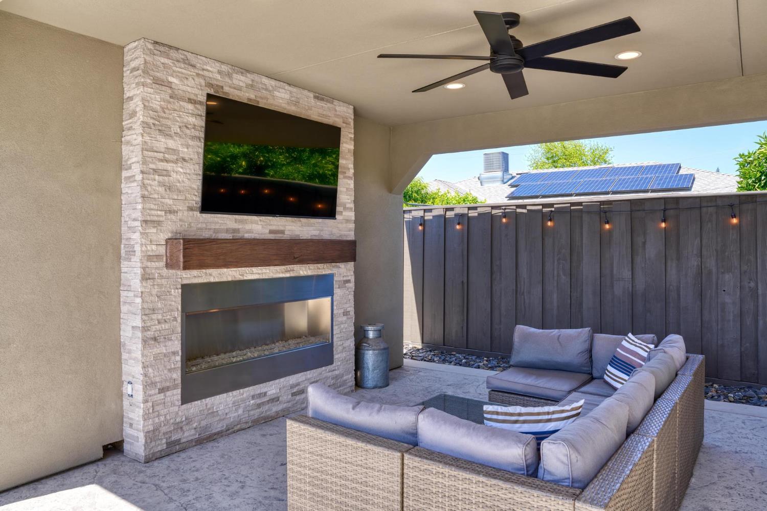 747 Palm Ave, Ripon, CA 95366