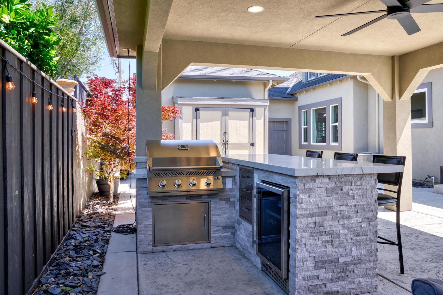 747 Palm Ave, Ripon, CA 95366