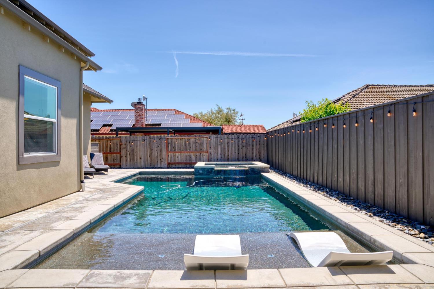 747 Palm Ave, Ripon, CA 95366