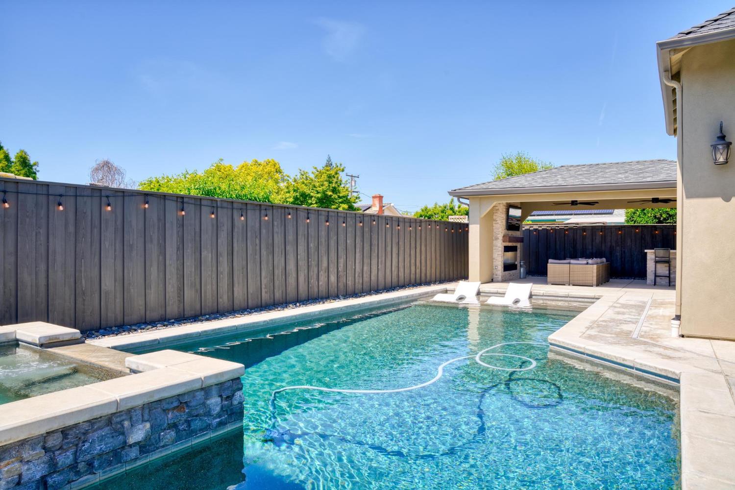 747 Palm Ave, Ripon, CA 95366