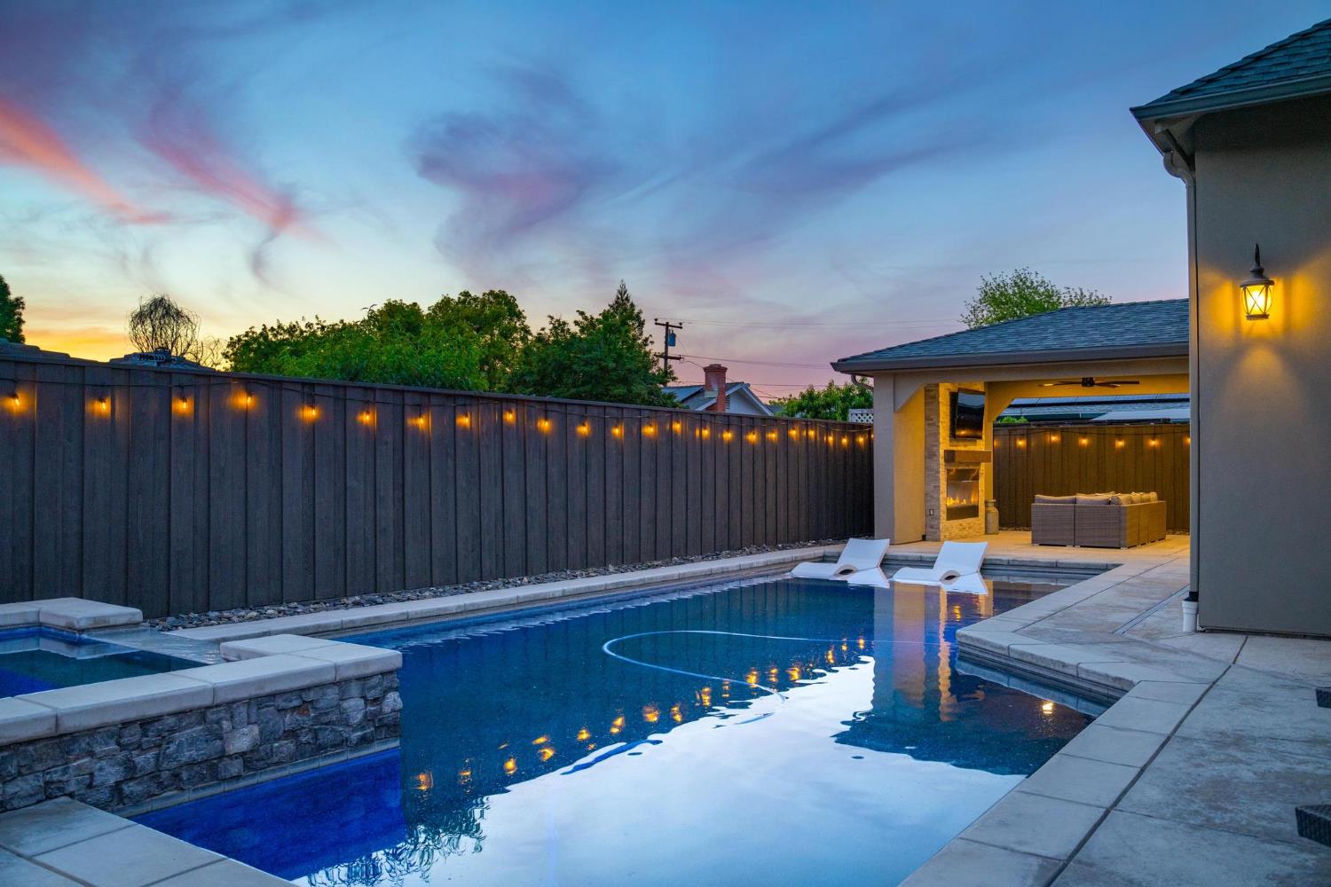 747 Palm Ave, Ripon, CA 95366