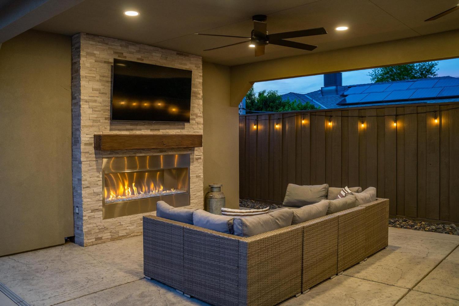 747 Palm Ave, Ripon, CA 95366