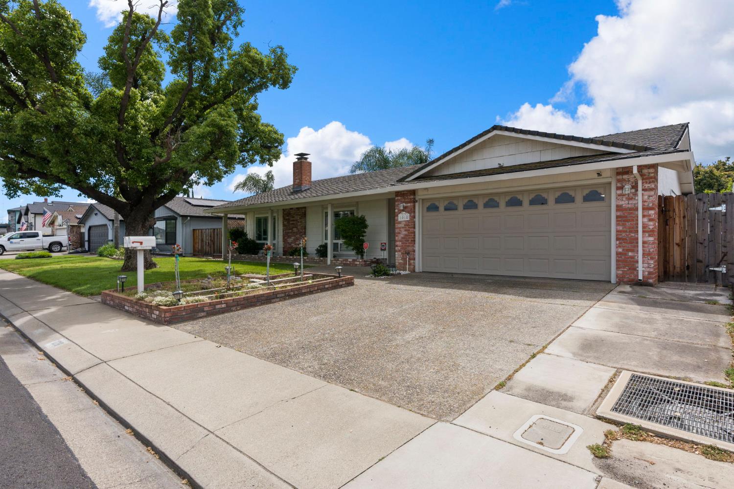 1018 E Edison, Manteca, CA 95336