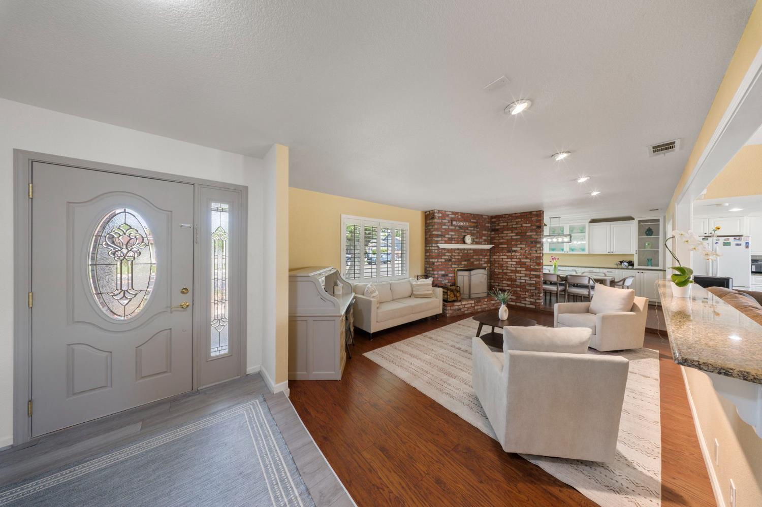 1018 E Edison, Manteca, CA 95336