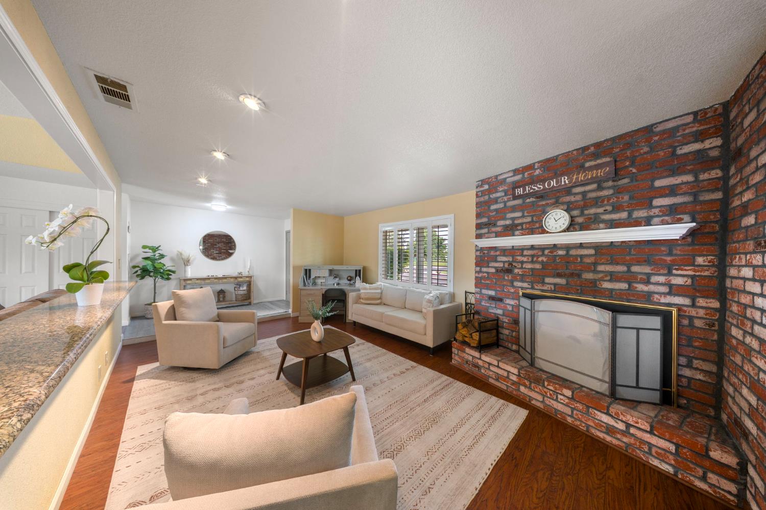 1018 E Edison, Manteca, CA 95336