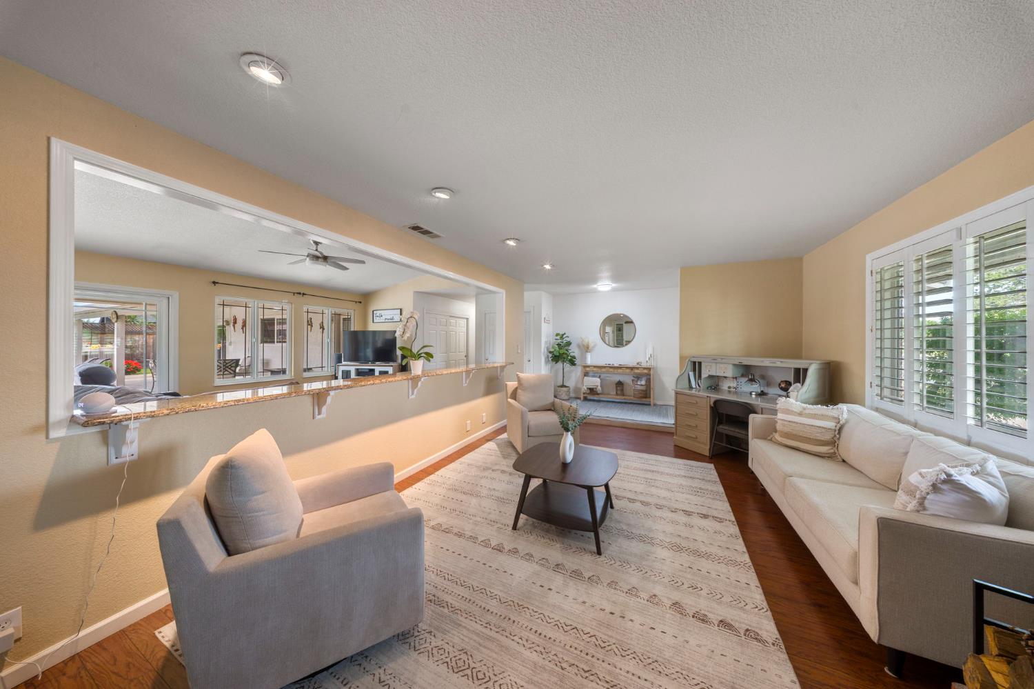 1018 E Edison, Manteca, CA 95336