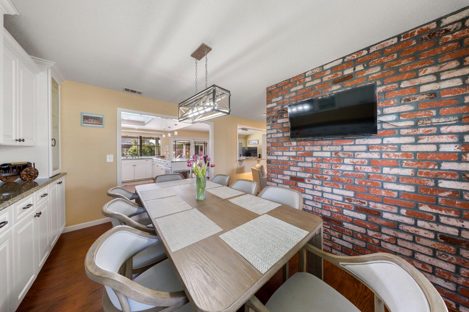 1018 E Edison, Manteca, CA 95336