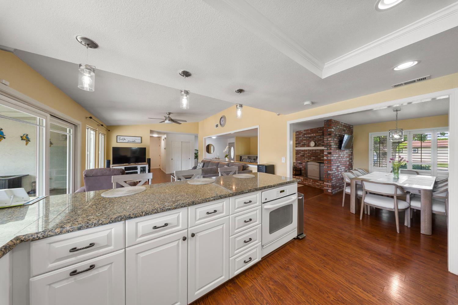 1018 E Edison, Manteca, CA 95336