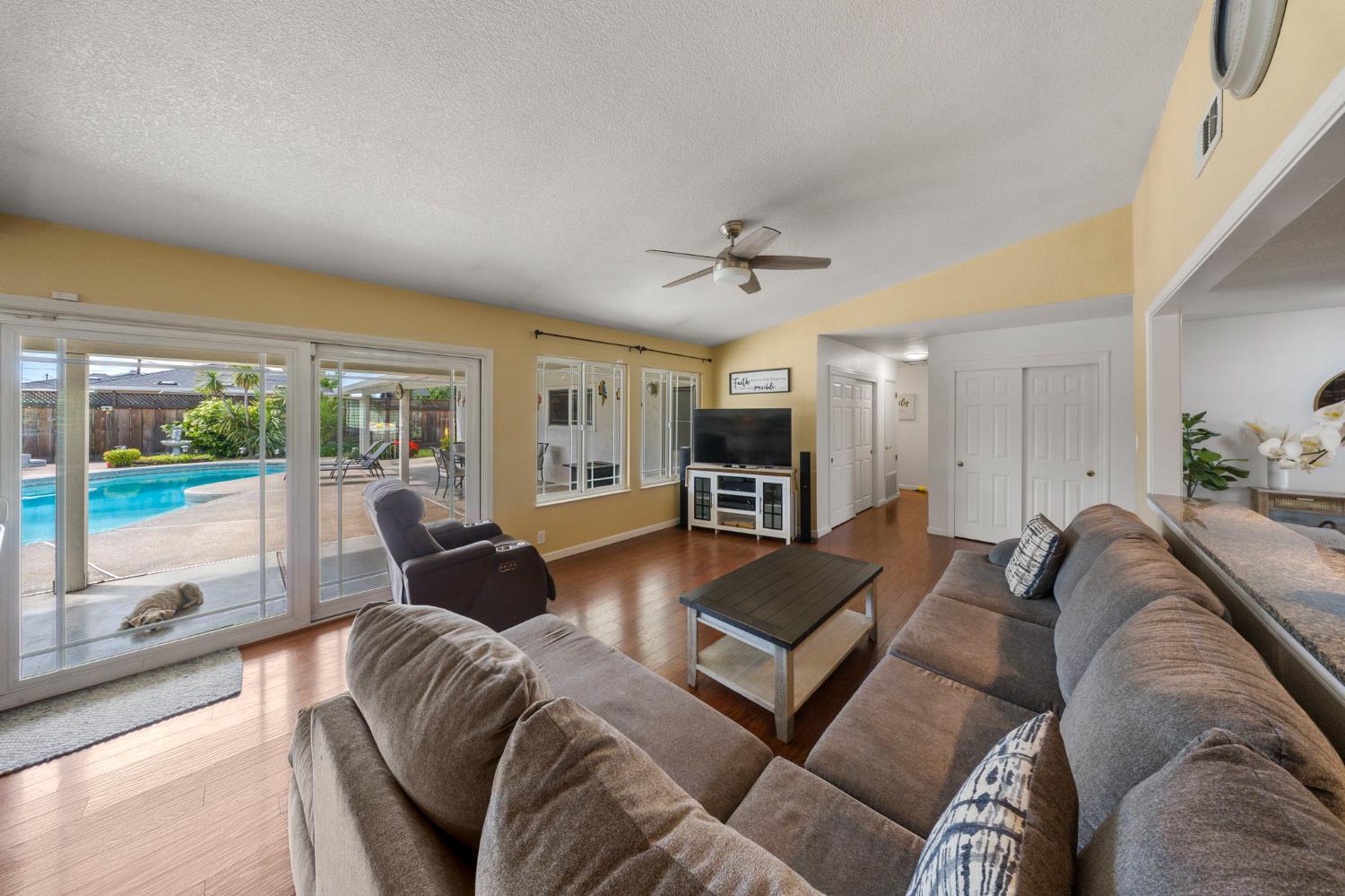 1018 E Edison, Manteca, CA 95336