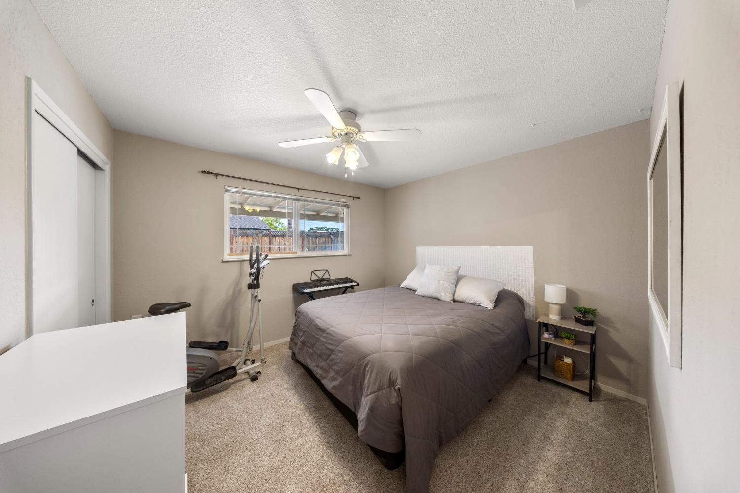 1018 E Edison, Manteca, CA 95336