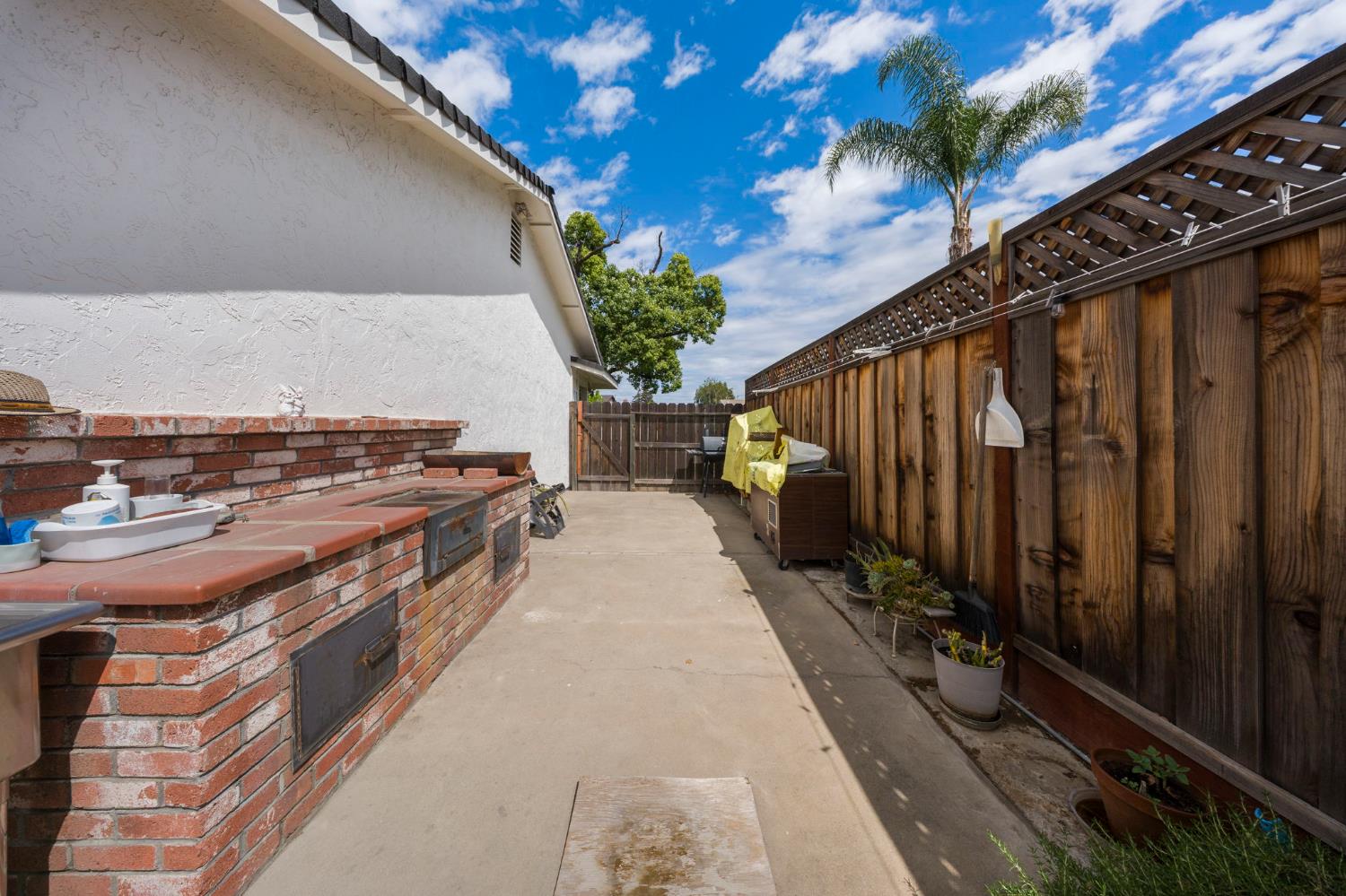 1018 E Edison, Manteca, CA 95336