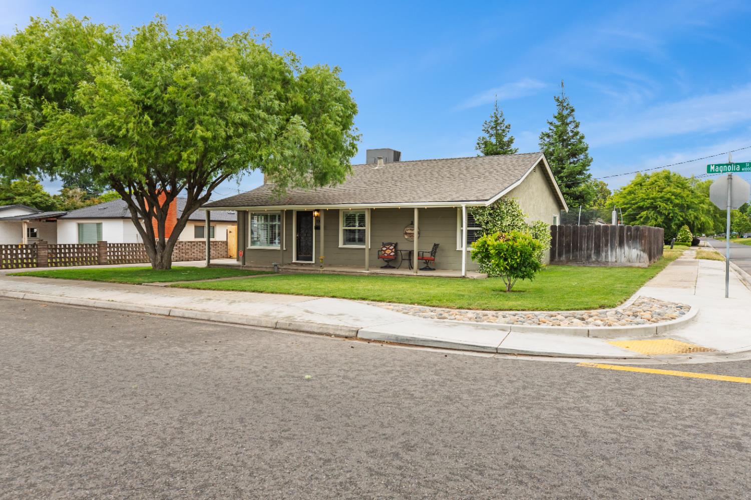 1006 Magnolia St, Oakdale, CA 95361