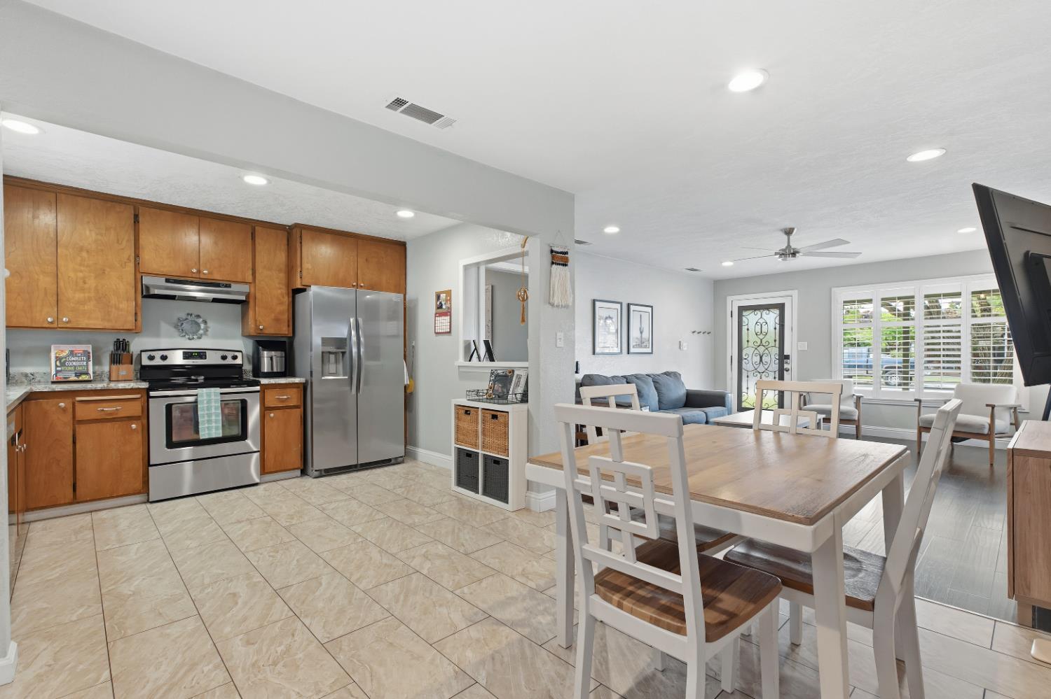 1006 Magnolia St, Oakdale, CA 95361