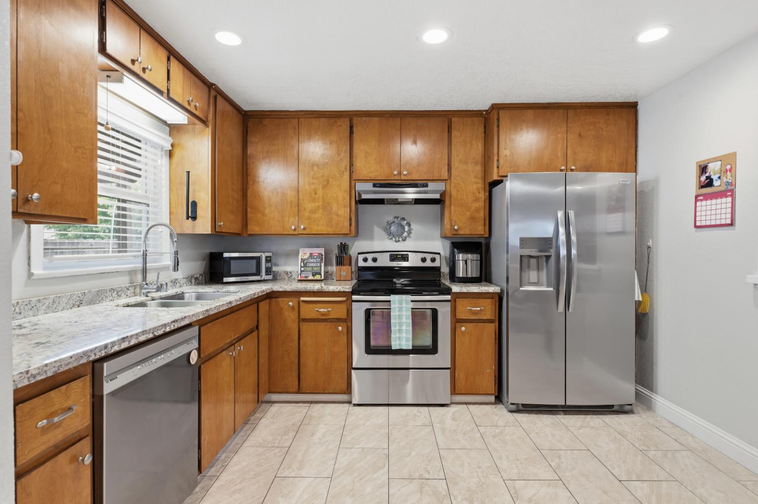 1006 Magnolia St, Oakdale, CA 95361