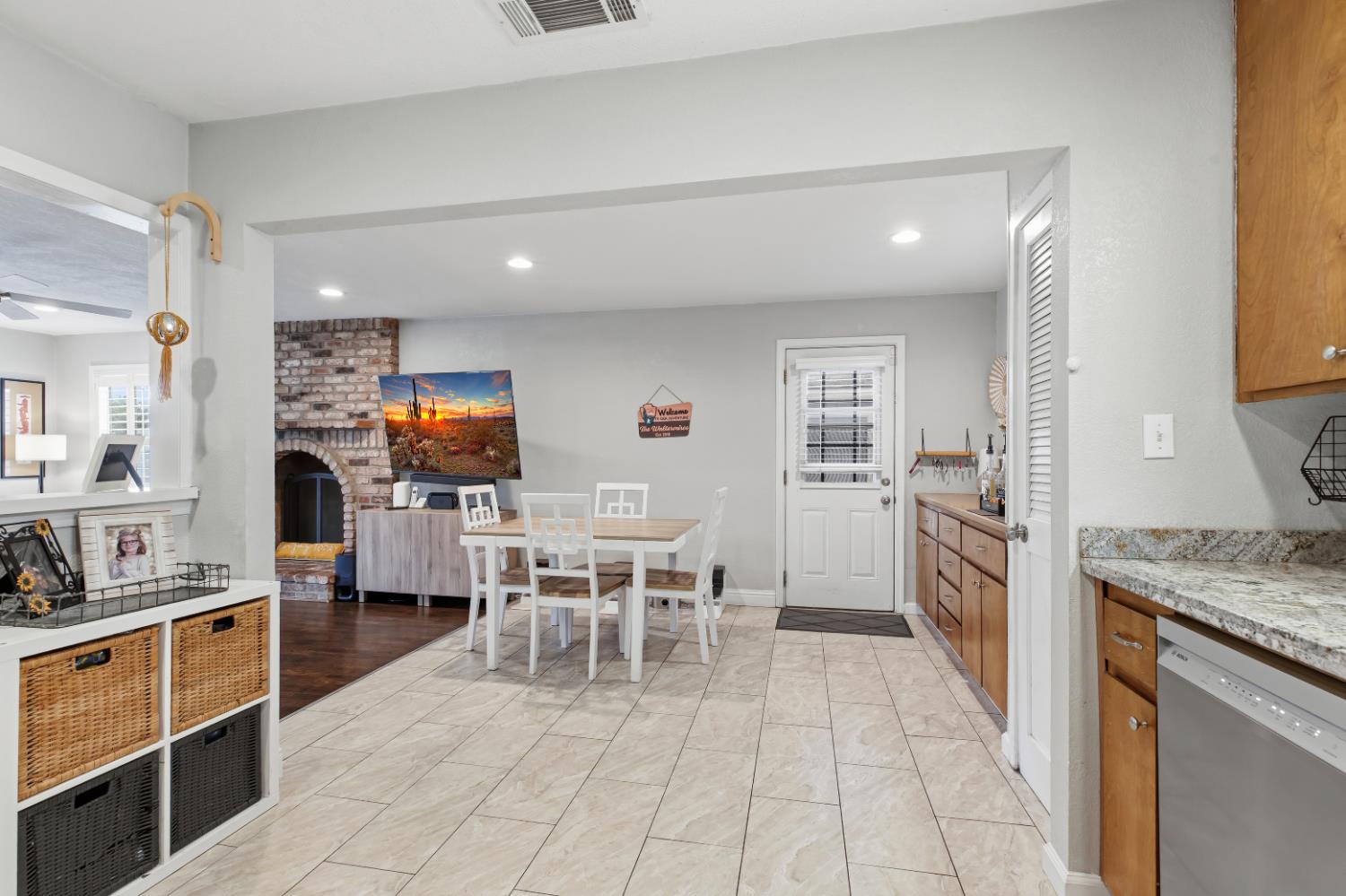 1006 Magnolia St, Oakdale, CA 95361