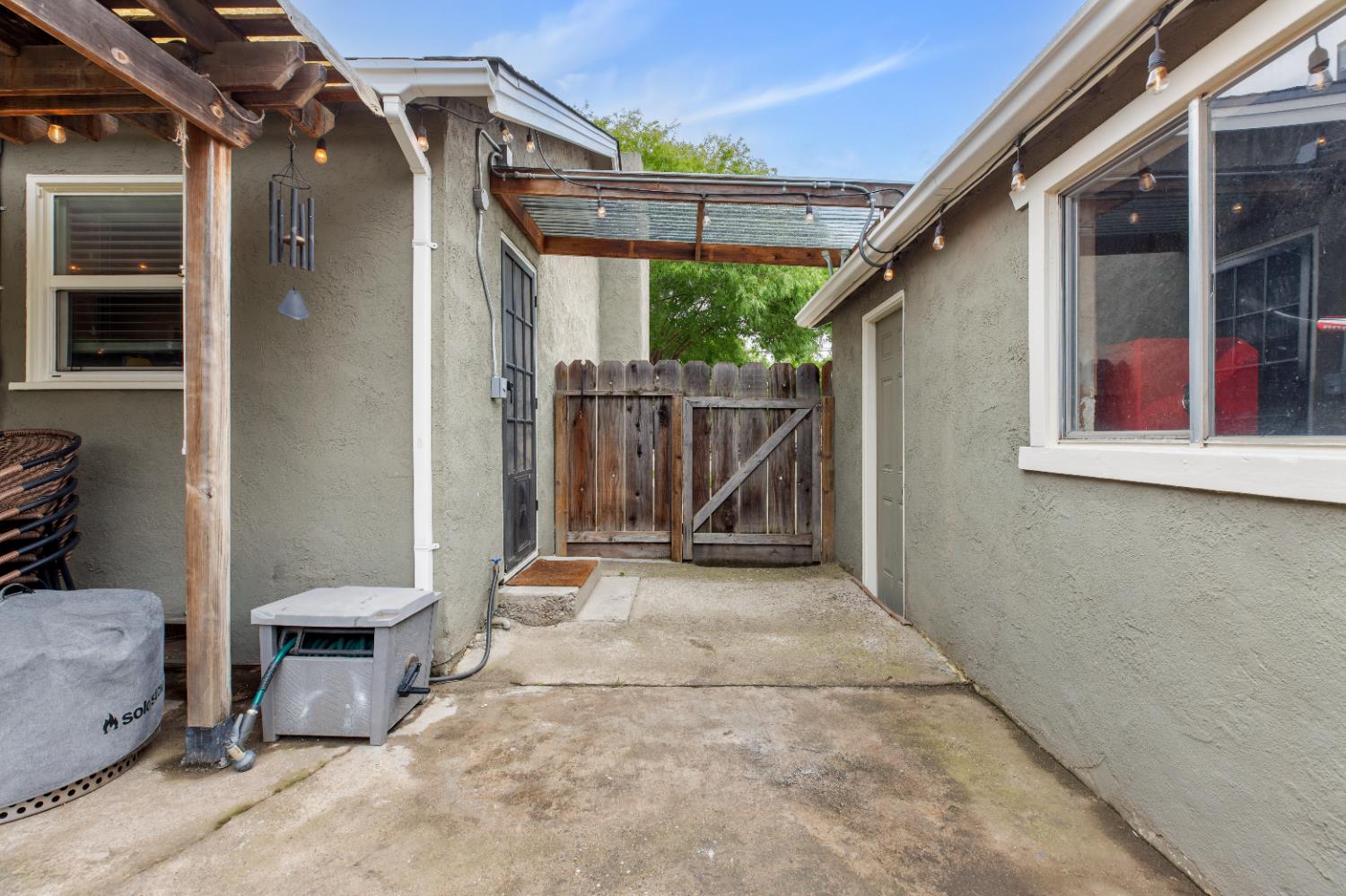 1006 Magnolia St, Oakdale, CA 95361